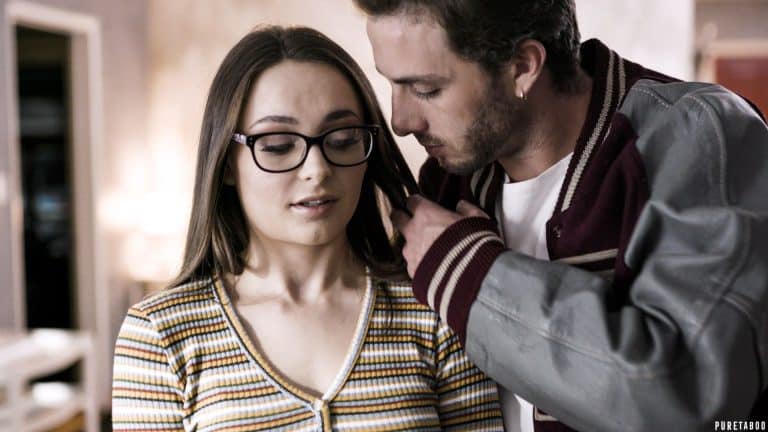 Reportera virgen recibe su entrevista – Aften Opal